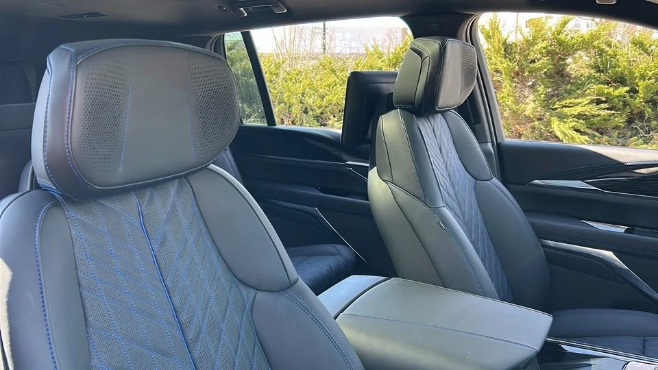 2025 Cadillac Escalade IQ - Image 10 of 20