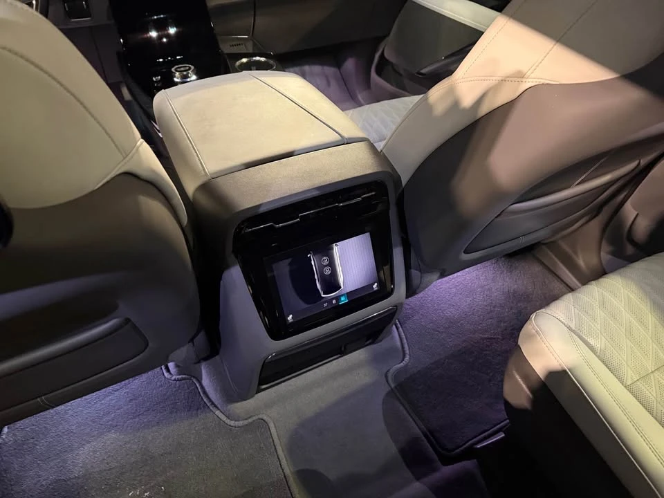 2025 Cadillac Escalade IQ - Image 9 of 17