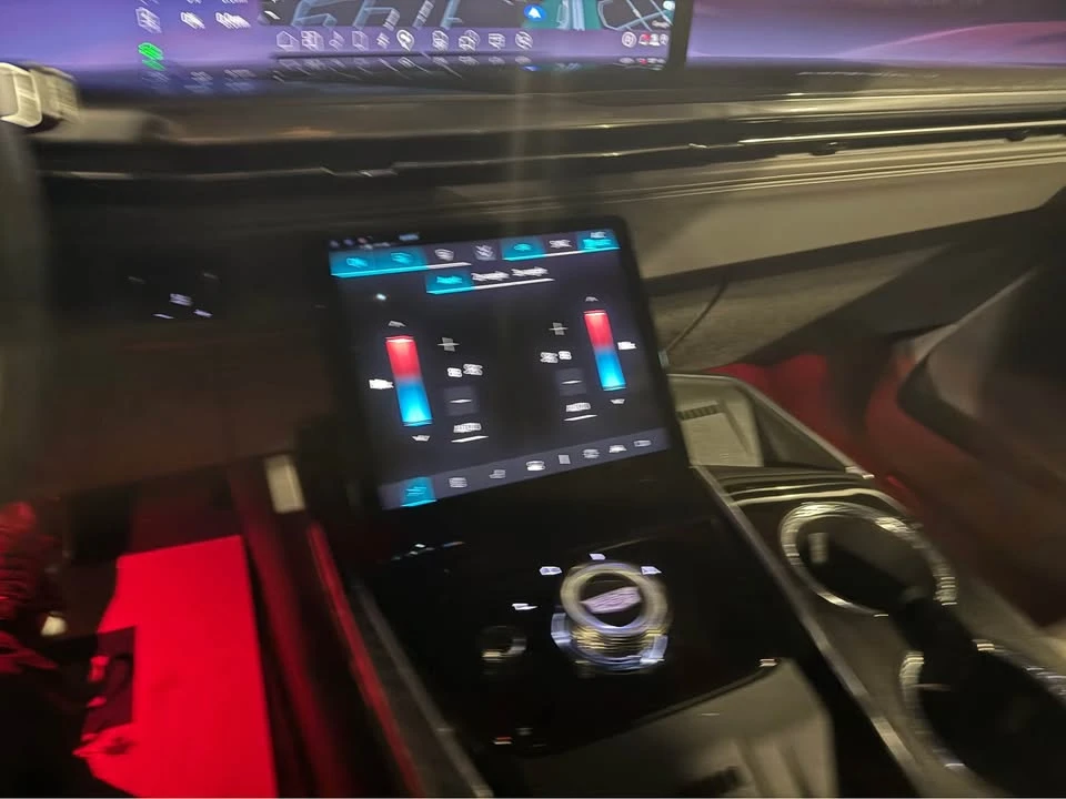2025 Cadillac Escalade IQ - Image 14 of 17