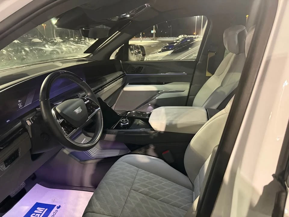 2025 Cadillac Escalade IQ - Image 13 of 17
