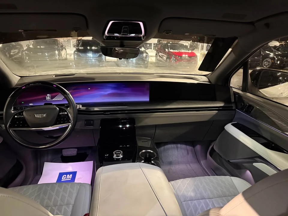 2025 Cadillac Escalade IQ - Image 10 of 17