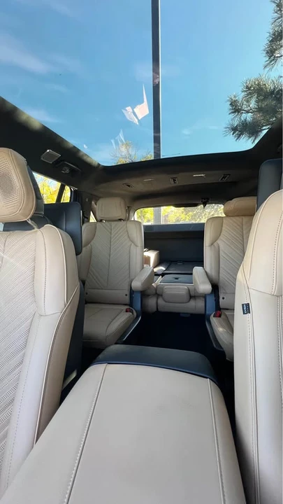 2025 Cadillac Escalade IQ - Image 5 of 7