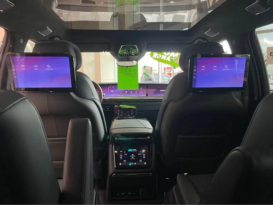 2025 Cadillac Escalade IQ - Image 18 of 19