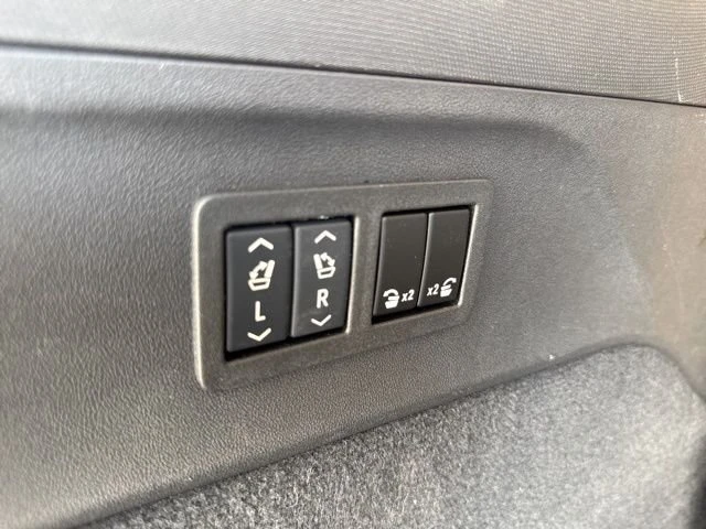 2025 Cadillac Escalade IQ - Image 10 of 18