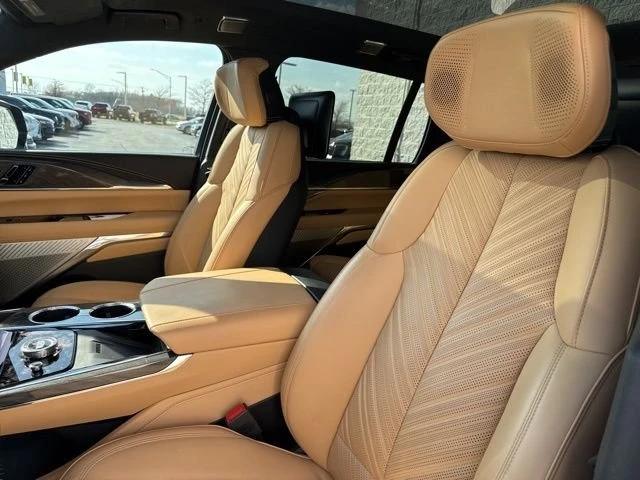 2025 Cadillac Escalade IQ - Image 13 of 18