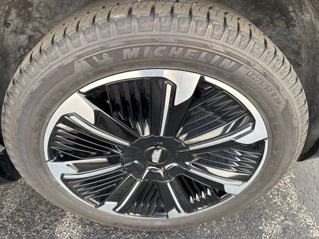 2025 Cadillac Escalade IQ - Image 7 of 18
