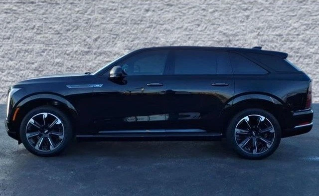 2025 Cadillac Escalade IQ - Image 7 of 19