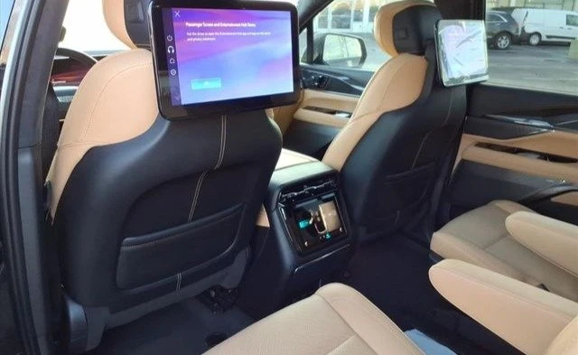 2025 Cadillac Escalade IQ - Image 12 of 19
