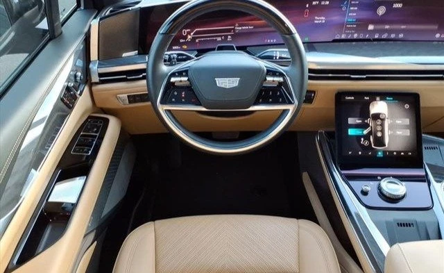 2025 Cadillac Escalade IQ - Image 14 of 19