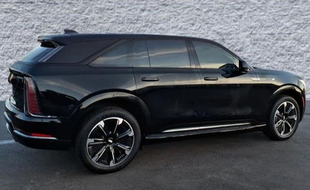 2025 Cadillac Escalade IQ - Image 4 of 19