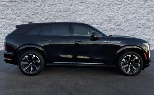 2025 Cadillac Escalade IQ - Image 5 of 19