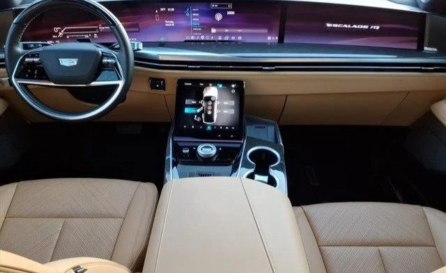 2025 Cadillac Escalade IQ - Image 16 of 19