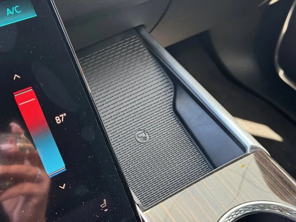 2025 Cadillac Escalade 5th Gen - Image 16 of 20
