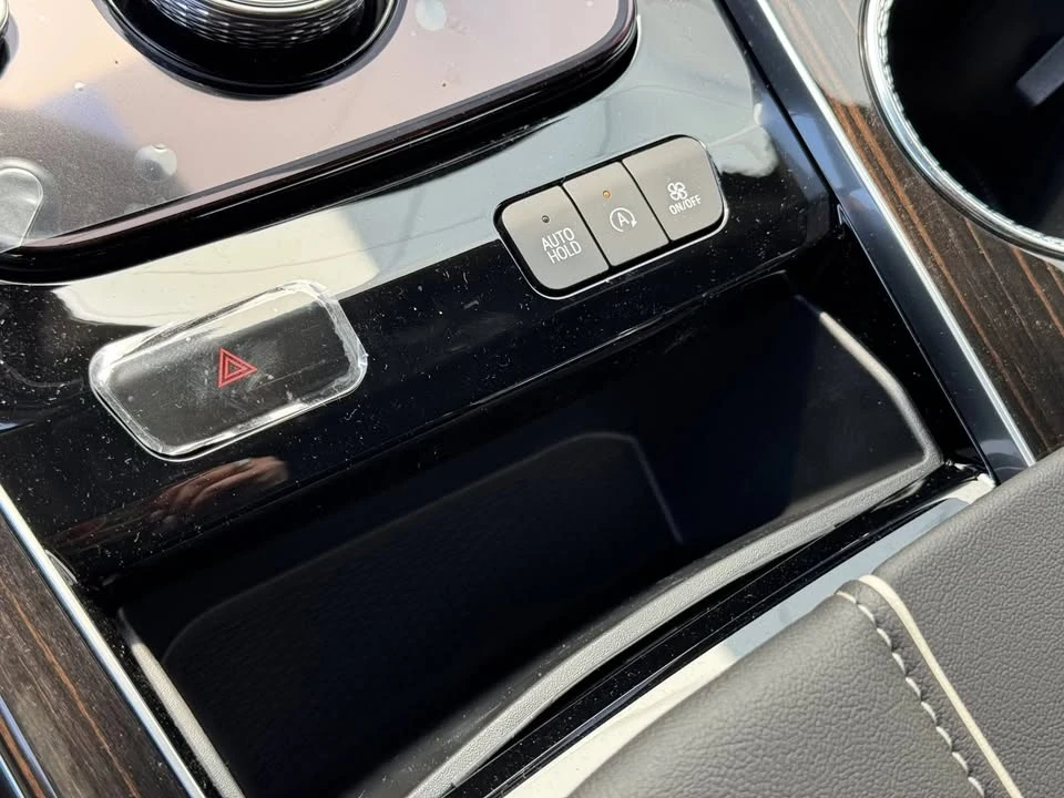 2025 Cadillac Escalade 5th Gen - Image 15 of 20