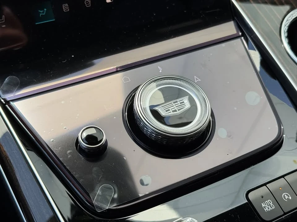 2025 Cadillac Escalade 5th Gen - Image 14 of 20