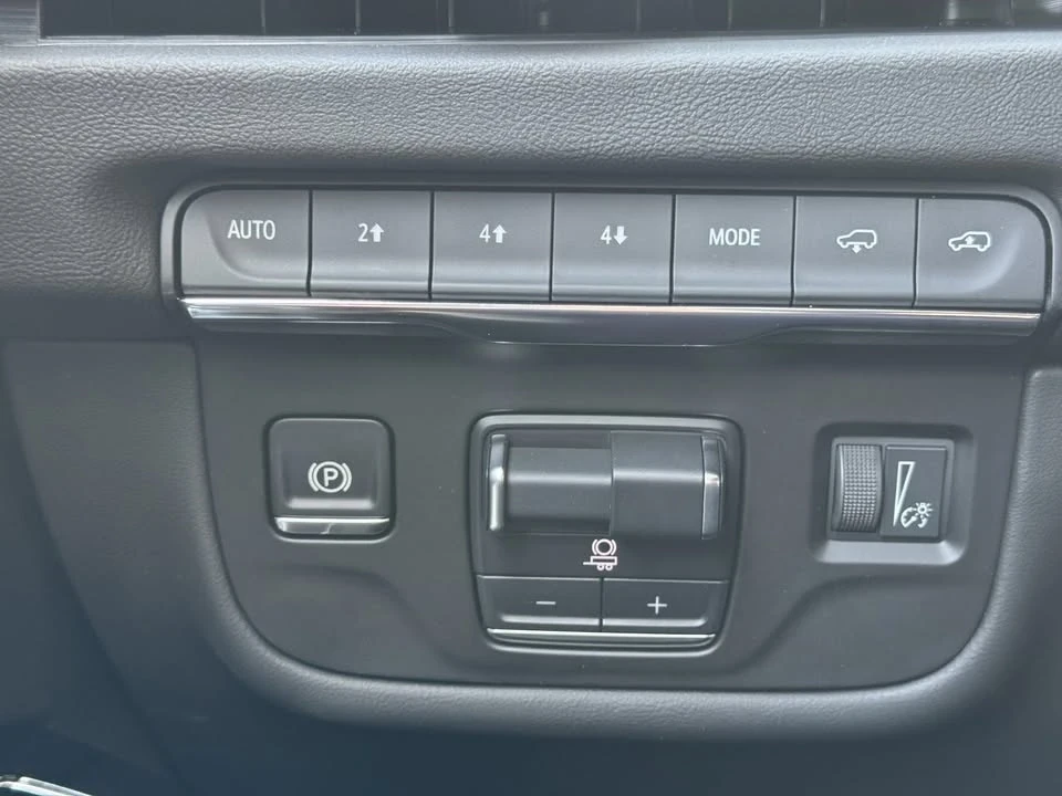 2025 Cadillac Escalade 5th Gen - Image 18 of 20