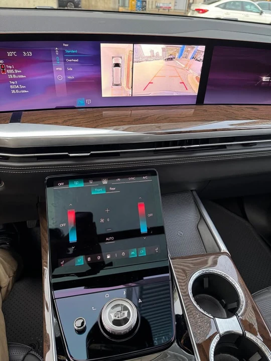 2025 Cadillac Escalade 5th Gen - Image 8 of 18