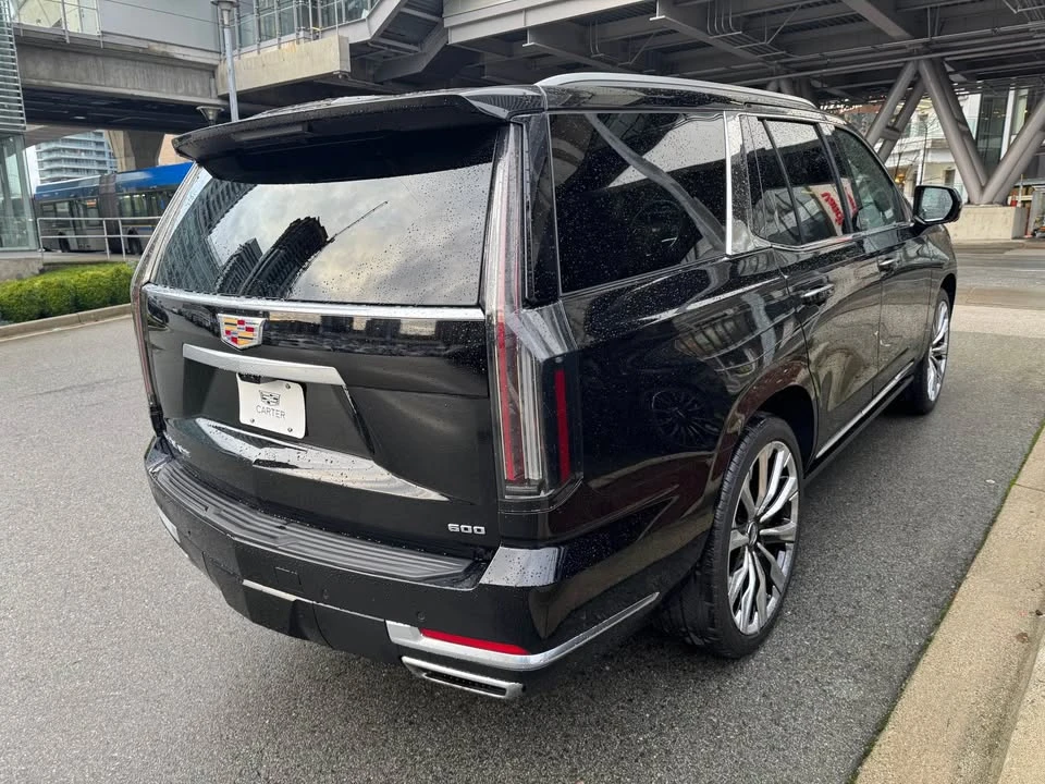 2025 Cadillac Escalade 5th Gen - Image 17 of 18