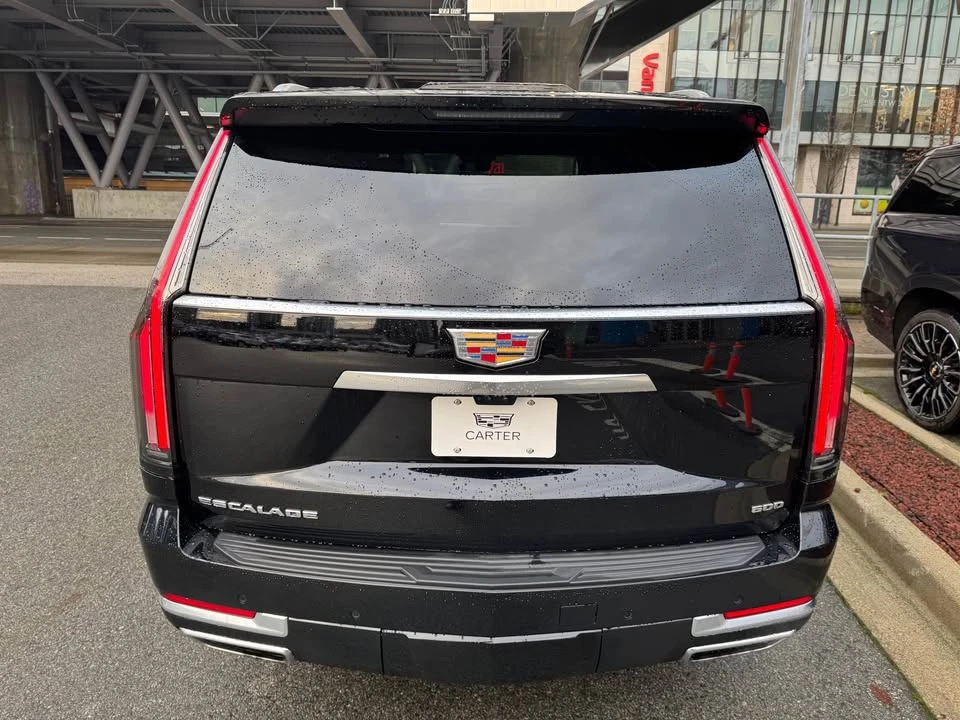 2025 Cadillac Escalade 5th Gen - Image 16 of 18