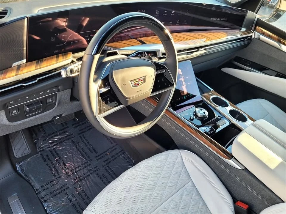 2025 Cadillac Escalade 5th Gen - Image 12 of 17
