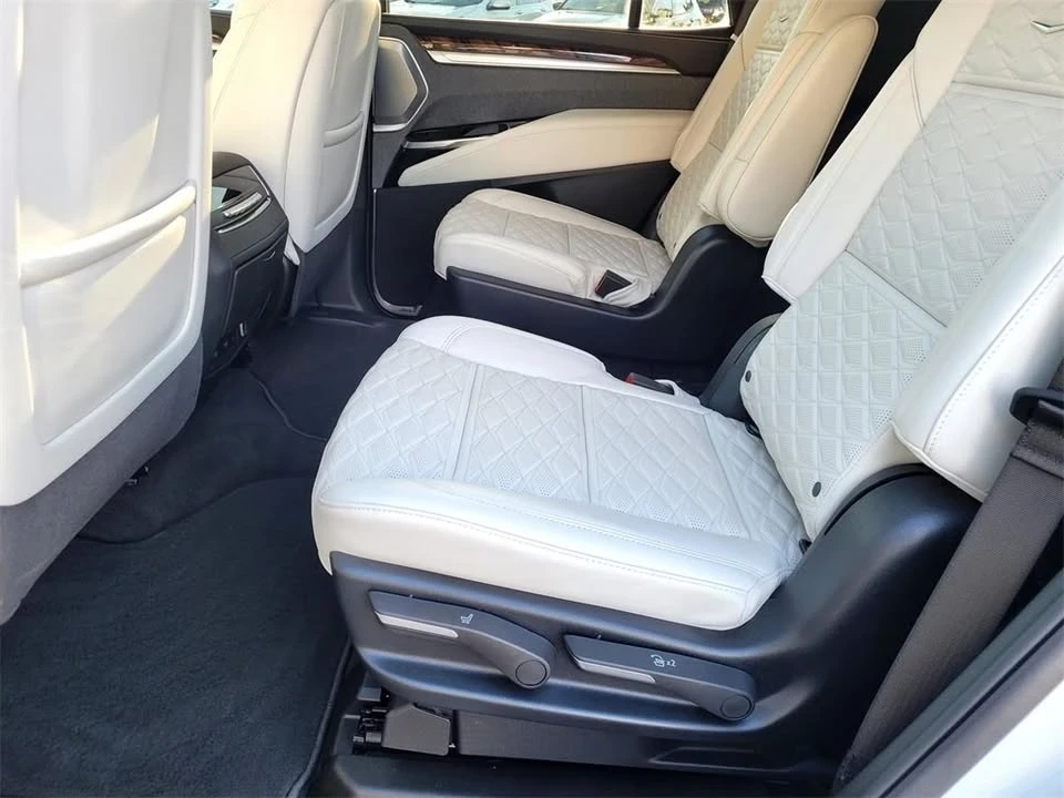 2025 Cadillac Escalade 5th Gen - Image 14 of 17