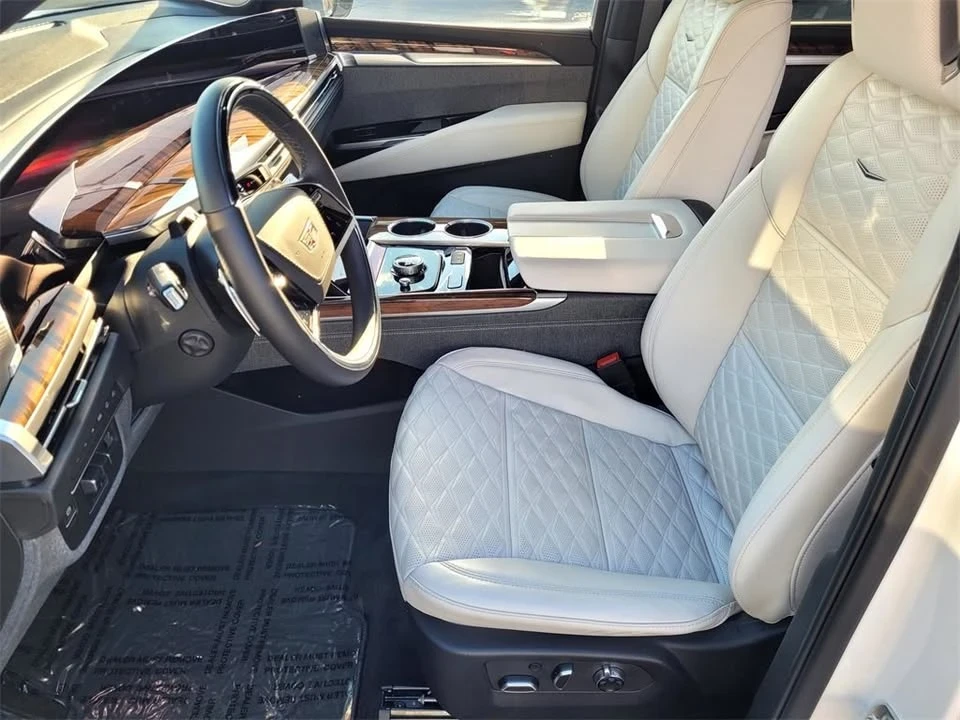 2025 Cadillac Escalade 5th Gen - Image 13 of 17