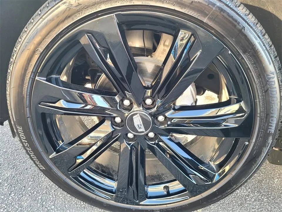 2025 Cadillac Escalade 5th Gen - Image 9 of 17