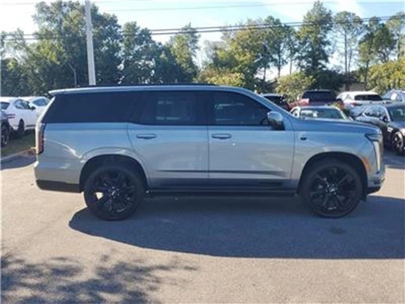 2025 Cadillac Escalade 5th Gen - Image 16 of 20