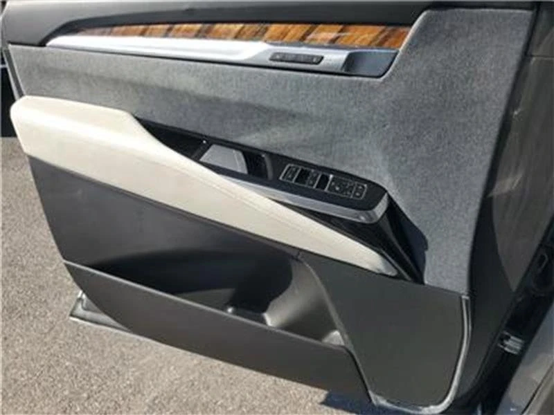 2025 Cadillac Escalade 5th Gen - Image 9 of 20