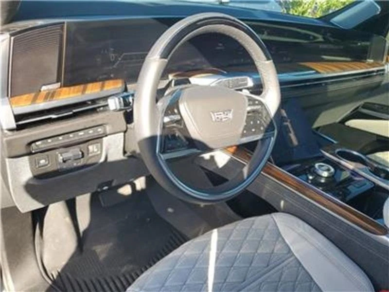 2025 Cadillac Escalade 5th Gen - Image 10 of 20