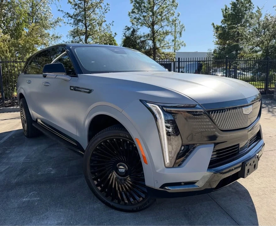 2025 Cadillac Escalade IQ - Image 2 of 8