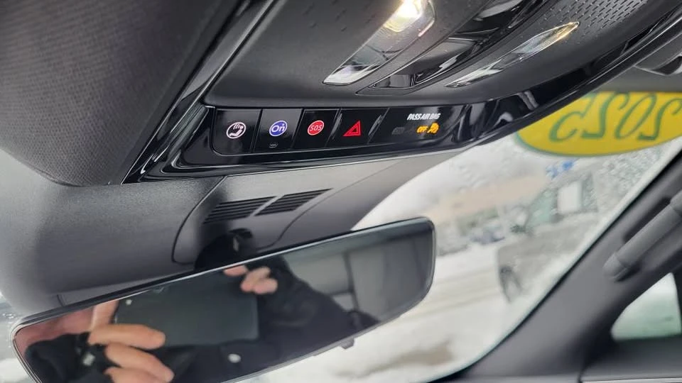 2025 Cadillac Lyriq - Image 15 of 18
