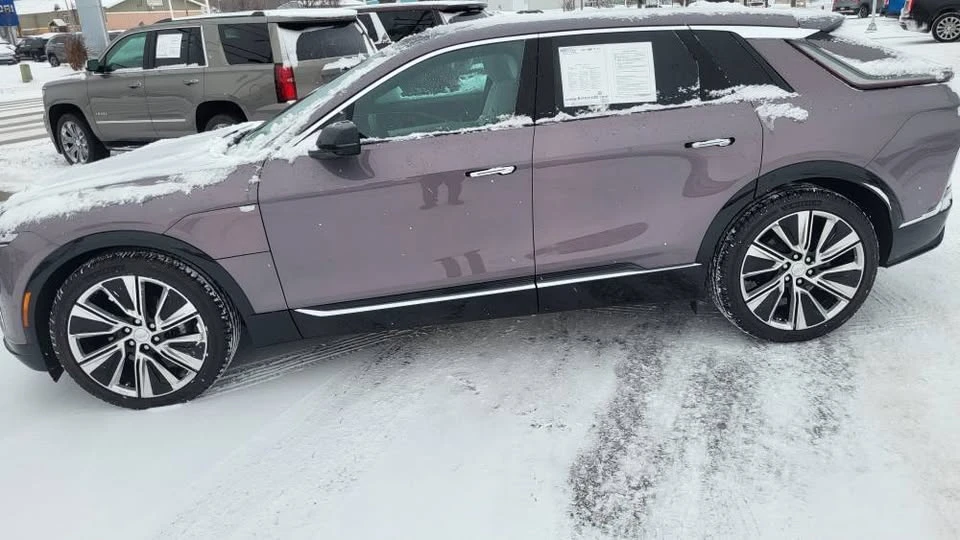2025 Cadillac Lyriq - Image 16 of 18