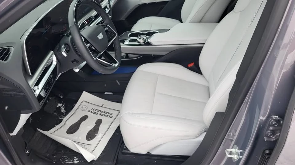 2025 Cadillac Lyriq - Image 7 of 18