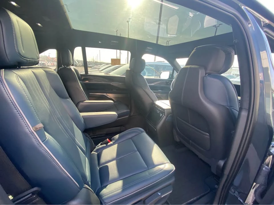 2025 Cadillac Lyriq - Image 4 of 15