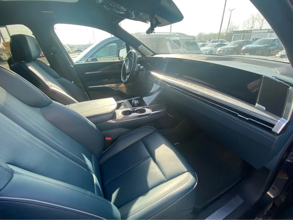 2025 Cadillac Lyriq - Image 3 of 15