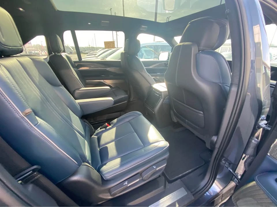 2025 Cadillac Lyriq - Image 5 of 15