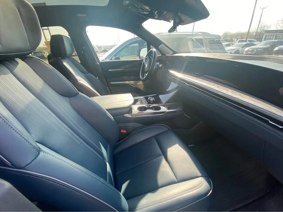 2025 Cadillac Lyriq - Image 2 of 15