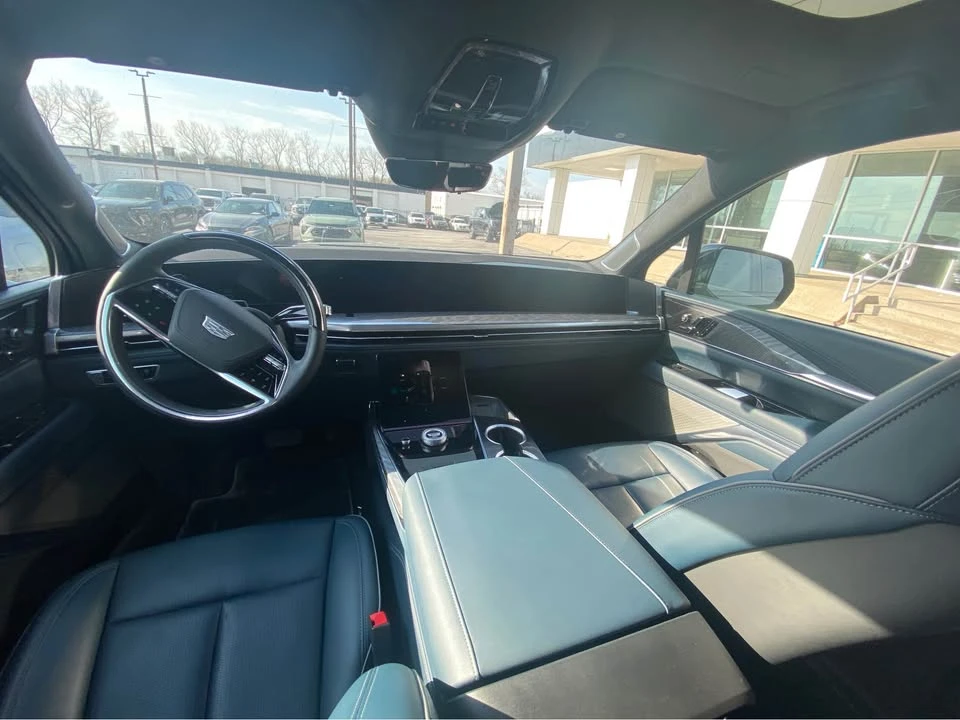 2025 Cadillac Lyriq - Image 12 of 15