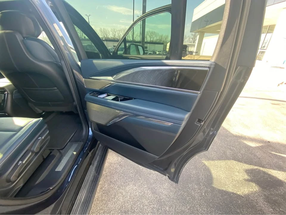 2025 Cadillac Lyriq - Image 9 of 15