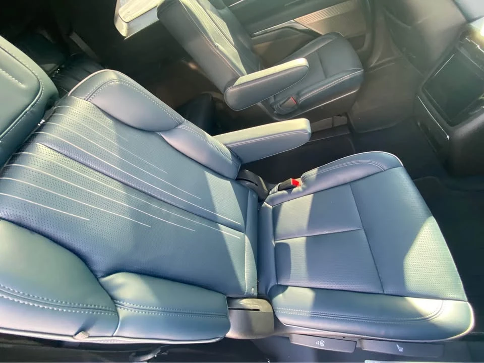 2025 Cadillac Lyriq - Image 7 of 15
