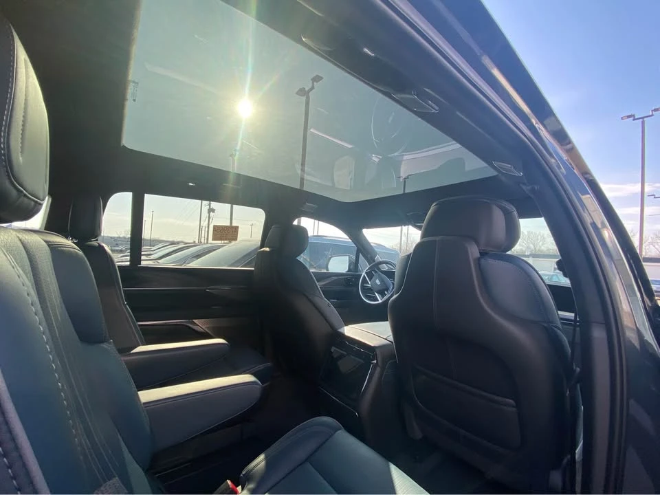 2025 Cadillac Lyriq - Image 15 of 15