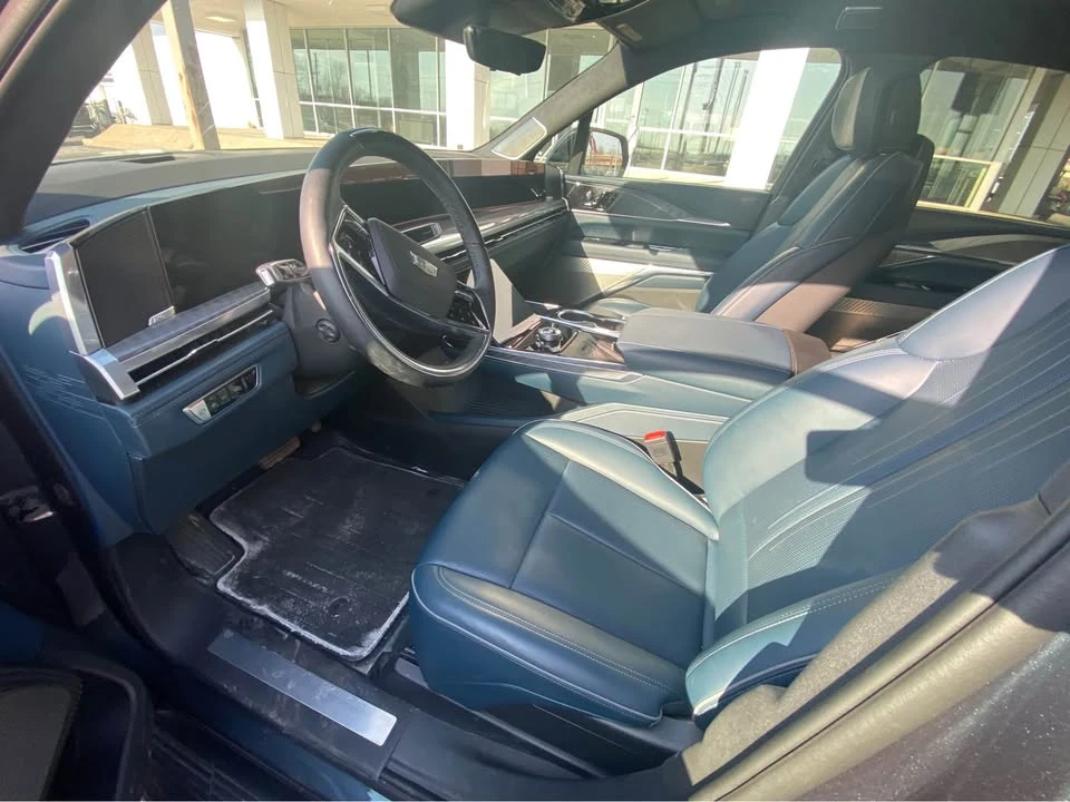 2025 Cadillac Lyriq - Image 14 of 15
