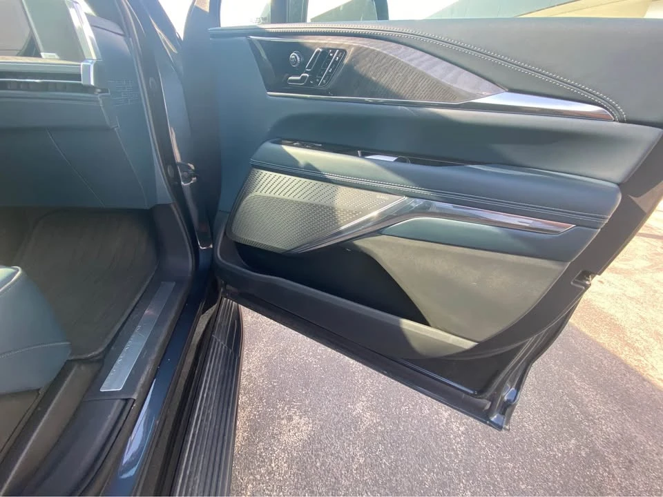 2025 Cadillac Lyriq - Image 8 of 15