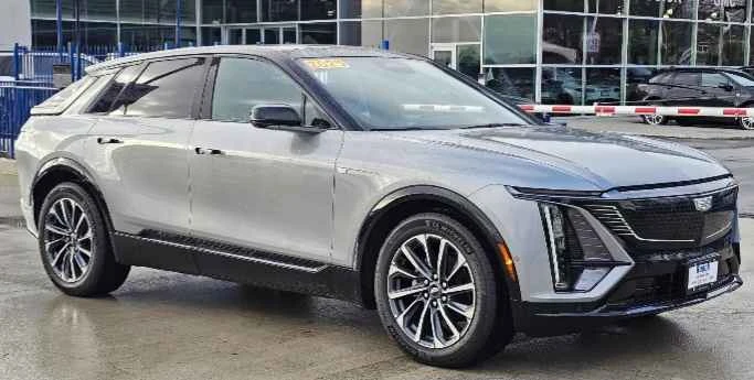 2025 Cadillac Lyriq - Image 3 of 20