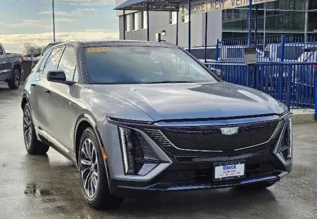2025 Cadillac Lyriq - Image 2 of 20