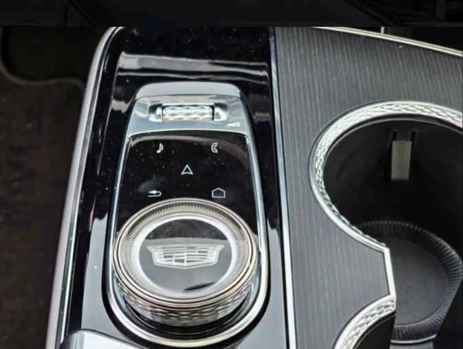 2025 Cadillac Lyriq - Image 16 of 20