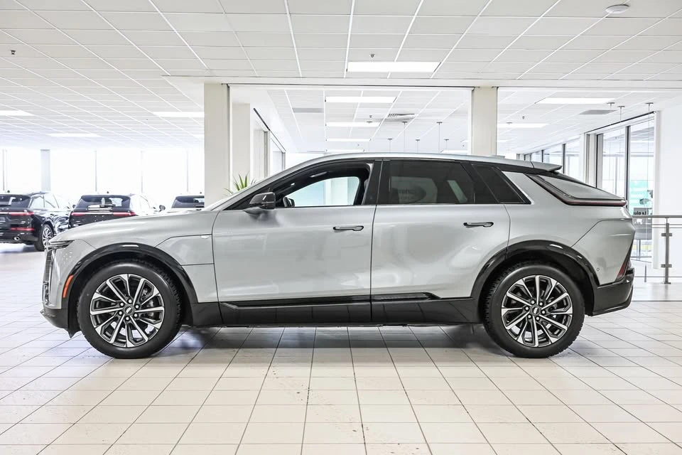 2025 Cadillac Lyriq - Image 9 of 12