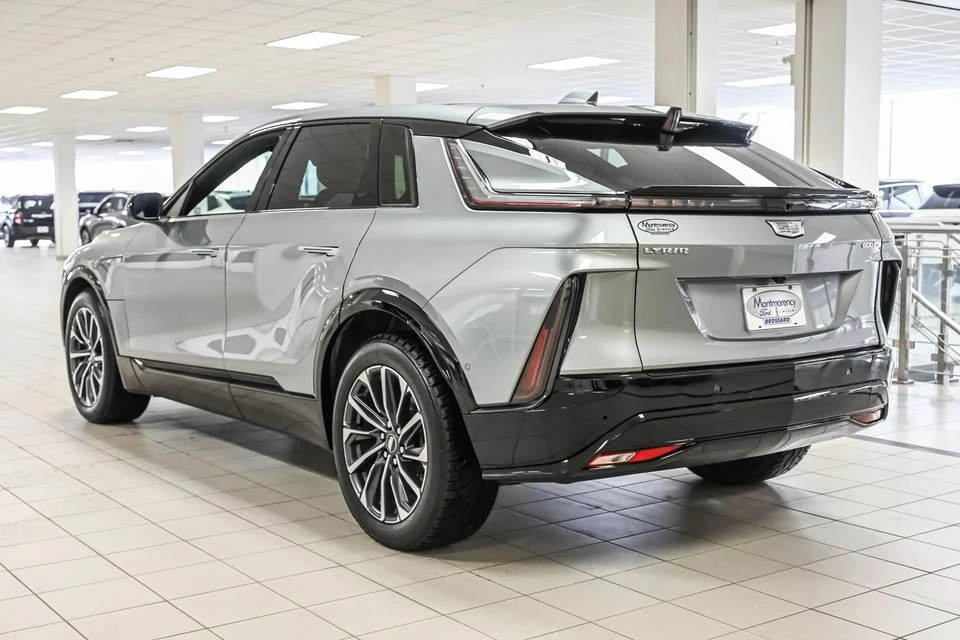 2025 Cadillac Lyriq - Image 7 of 12