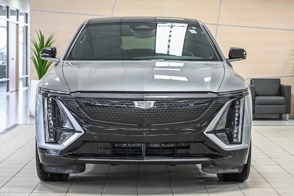 2025 Cadillac Lyriq - Image 2 of 12
